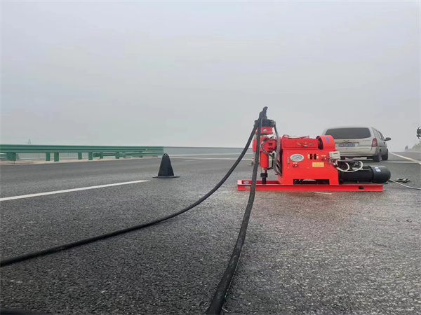 普兰马路路基路面开裂下沉注浆加固灌浆