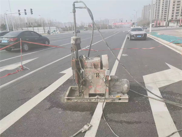 普兰公路路面下沉沉降开裂注浆加固施工